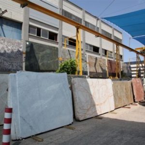 גרניט בחצר בן אלי